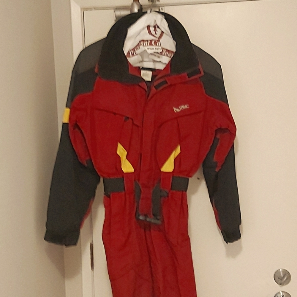 Ski Suit 1 piece worn twice,very warm & comfortable. Size S. 100% Nylon&Polyeste